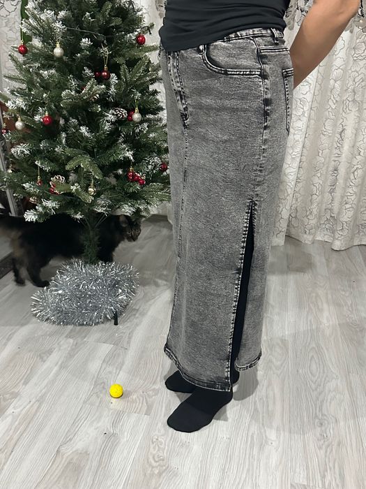 Новая джинсовая юбка с разрезом