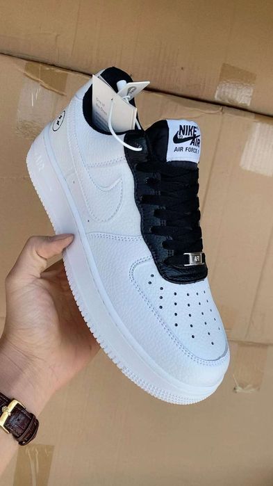 Новые кроссовки.