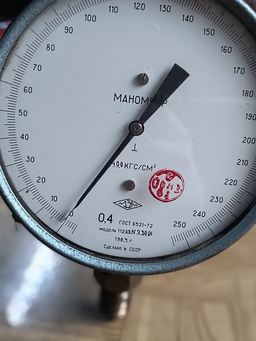 Продам манометры новые