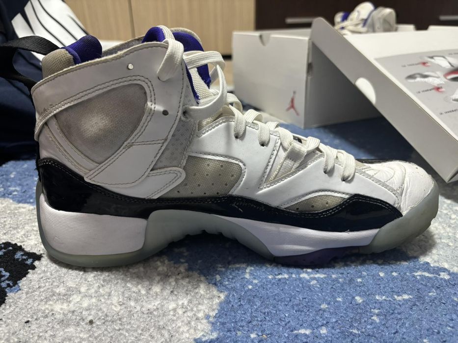 Продавам Nike air jordan jump two trey