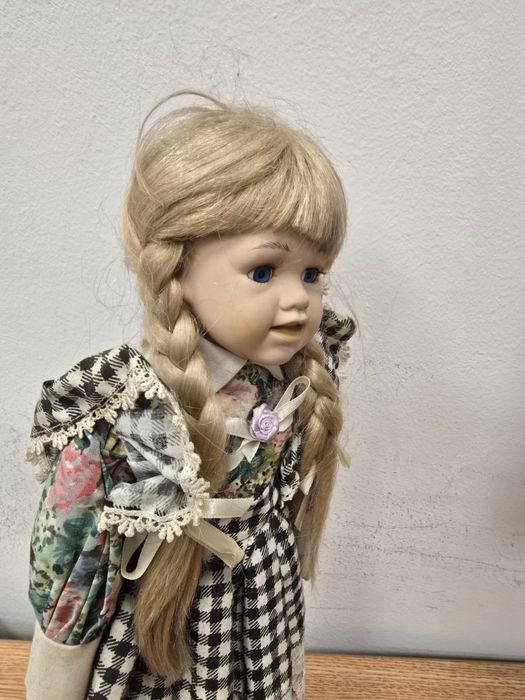 Domenișoara "Eliza" - Farmecul Tineresc