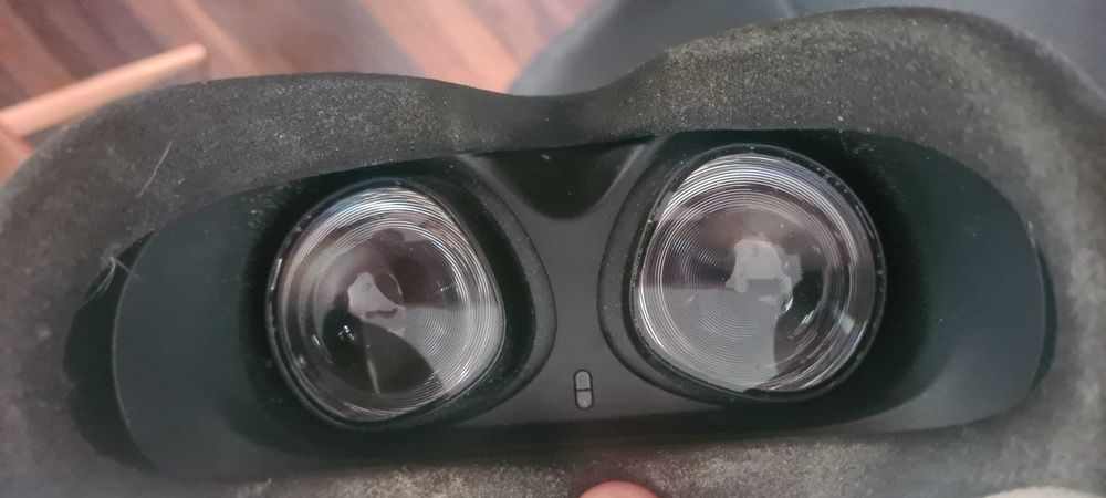 Meta Quest [Модел, напр. 2 или 3] – Отлично състояние, пълен комплект