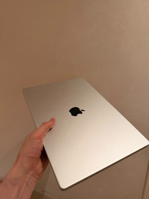 MacBook Pro 16” M4 (Late 2024) 1TB SSD