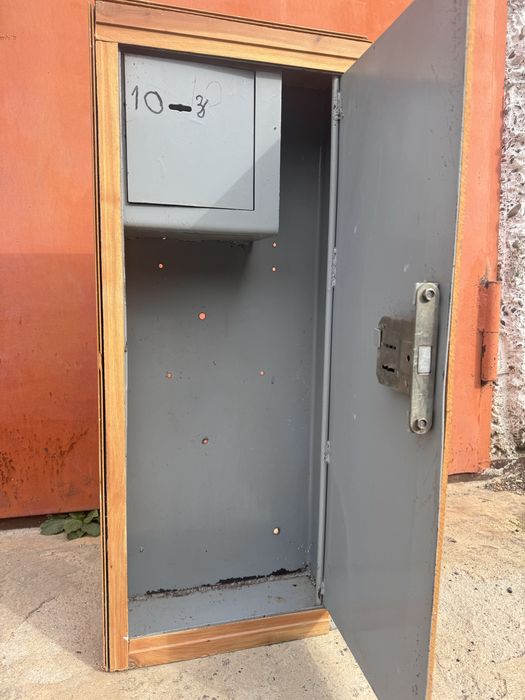 Металлический ящик