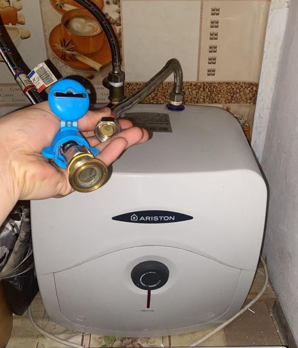 Продам бойлер со шлангом