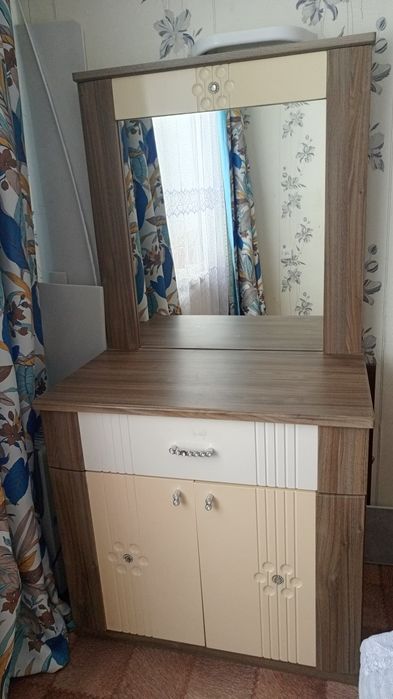 Продам спальный гарнитур