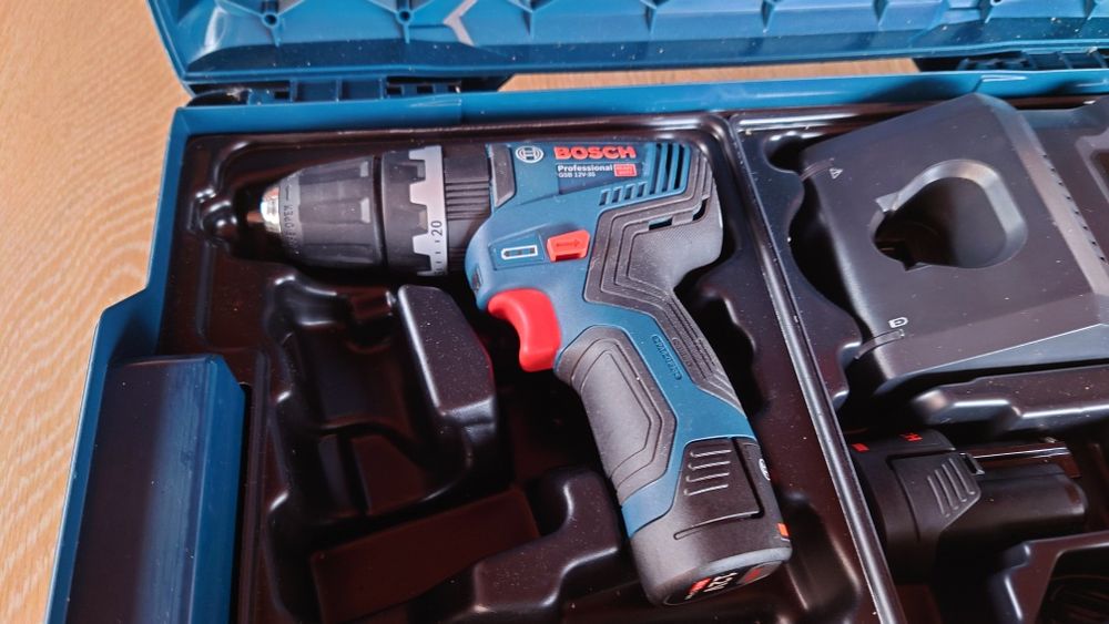 Mașina de găurit portabilă Bosch GSB 12V-35