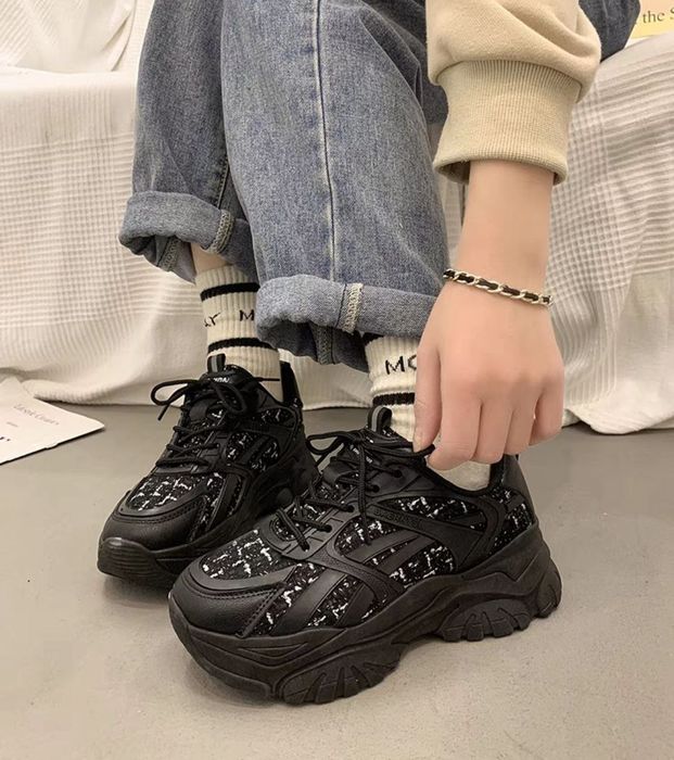 Модные женские кроссовки с блестками