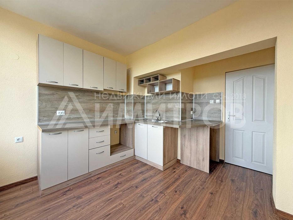 Продава двустаен (2+1) апартамент 56 кв.м. в центъра на в гр. Нови пазар.