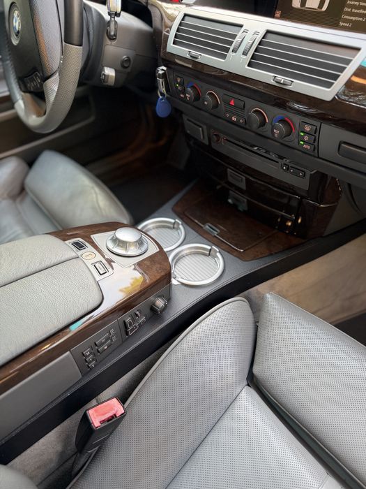 BMW 745i E65 | V8 333 CP