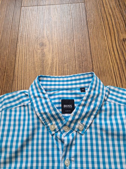 Страхотна мъжка риза HUGO BOSS размер S/
М, слим фит ,без забележки ка