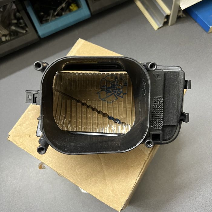 Новое ориг стекло туманки bmw e34 бмв е34