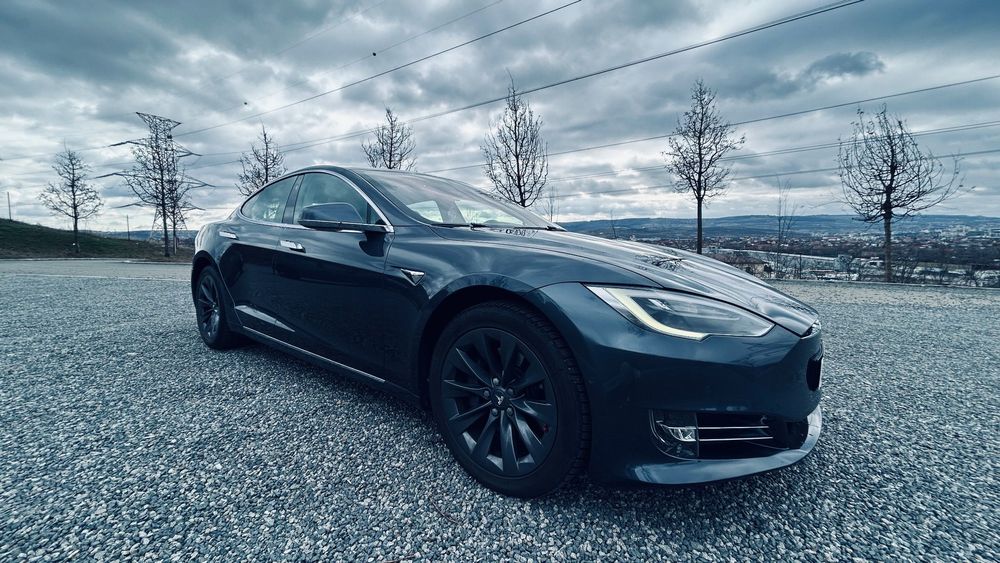 Tesla Model S Prim proprietar in Romania