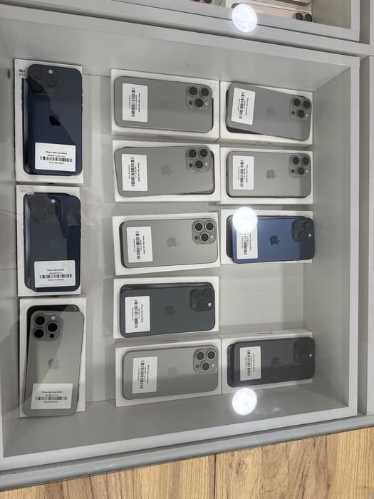 Iphone және Samsung телефондары бар