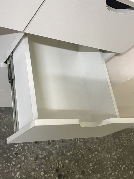 Визажный стол для макияж