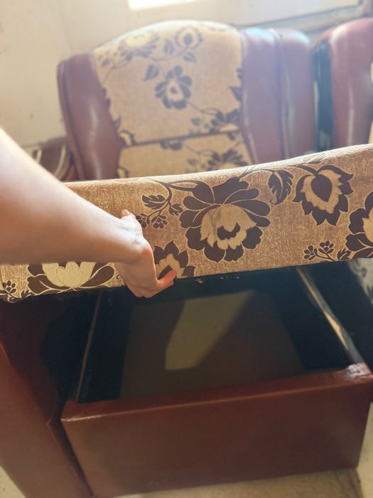 Canapea extensibilă cu ladă de depozitare
