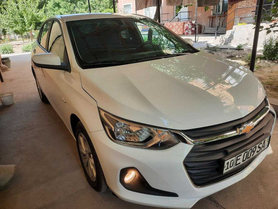 Подаётся машина ONIX