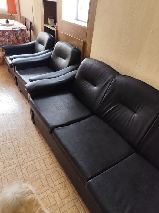 Кожена гарнитура диван и 2 фотьойла