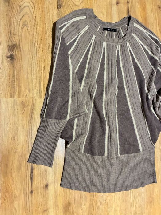 Пуловер в кафяви десени, размер S