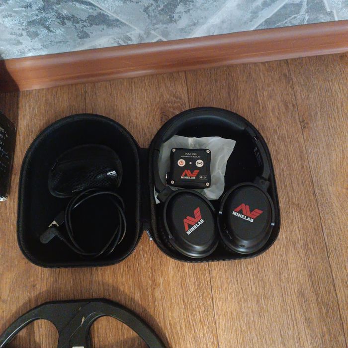 Продам металлоискатель Эквинокс 800.