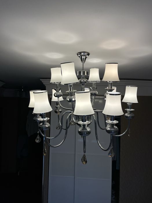 Продам люстру 12 рожков хрусталь.