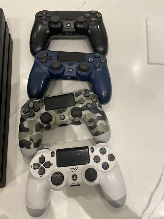 PlayStation 4 pro продам