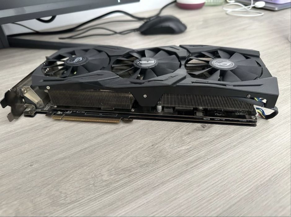 Asus ROG Strix Radeon RX 580 8GB 256-bit – Ideală pentru Gaming!