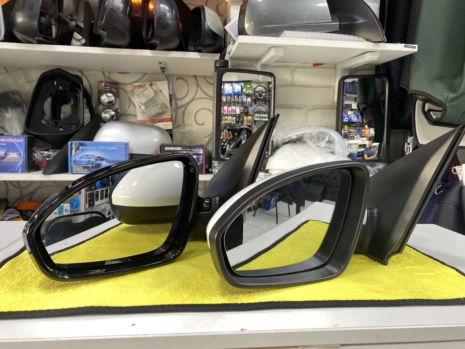 Боковые зеркала на автомобиле монза