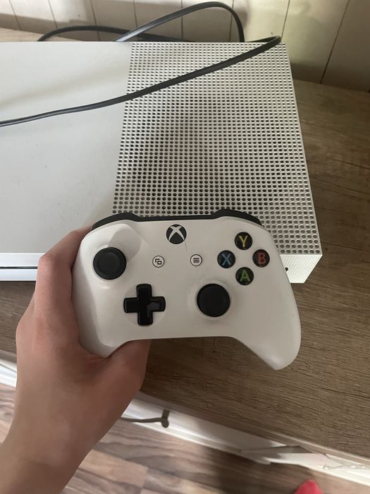 Xbox one s в идеальном состояние