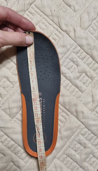 Продам кожаные туфли на девочку