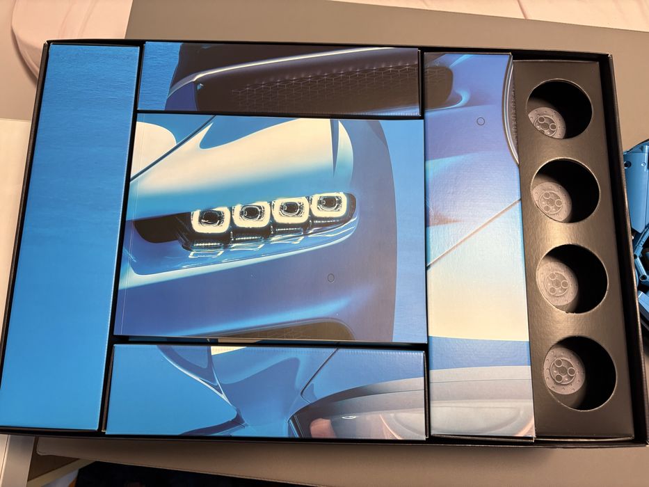 Продавам Lego Bugatti Chiron 42083
