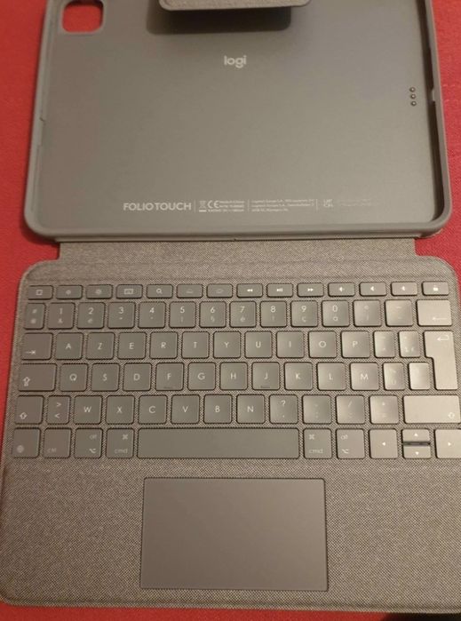 Husa cu Tastatură Logitech iPad Pro 11 inch