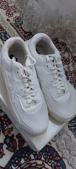 Кроссовки Nike Air max срочно продаю