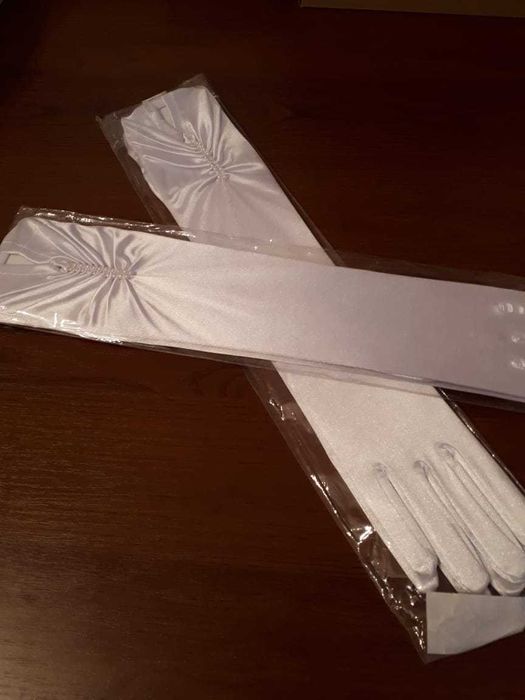 Перчатки новые до локтя.