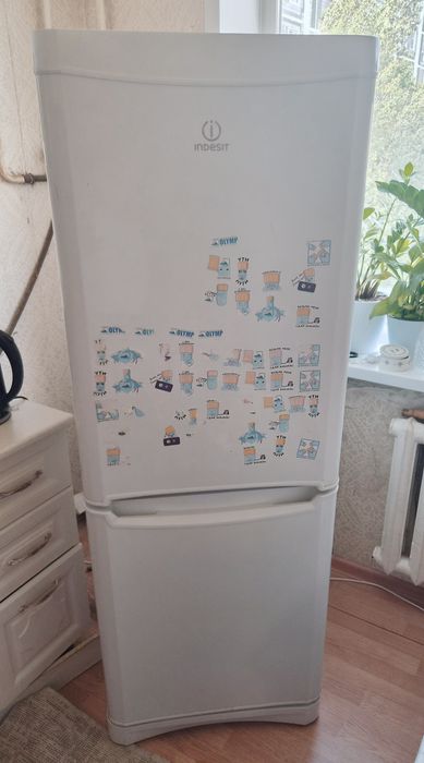 Продам 2х камерный холодильник