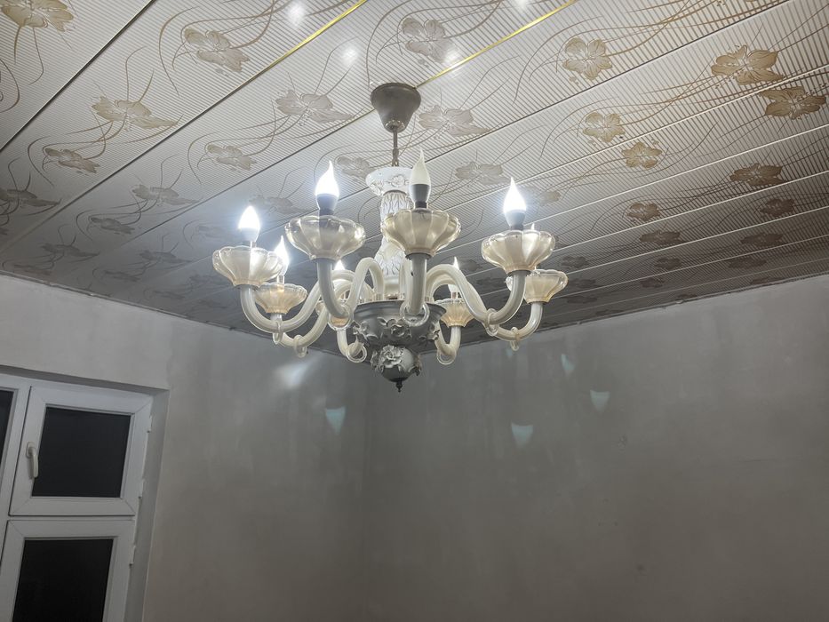 Люстра уйге койсан болды