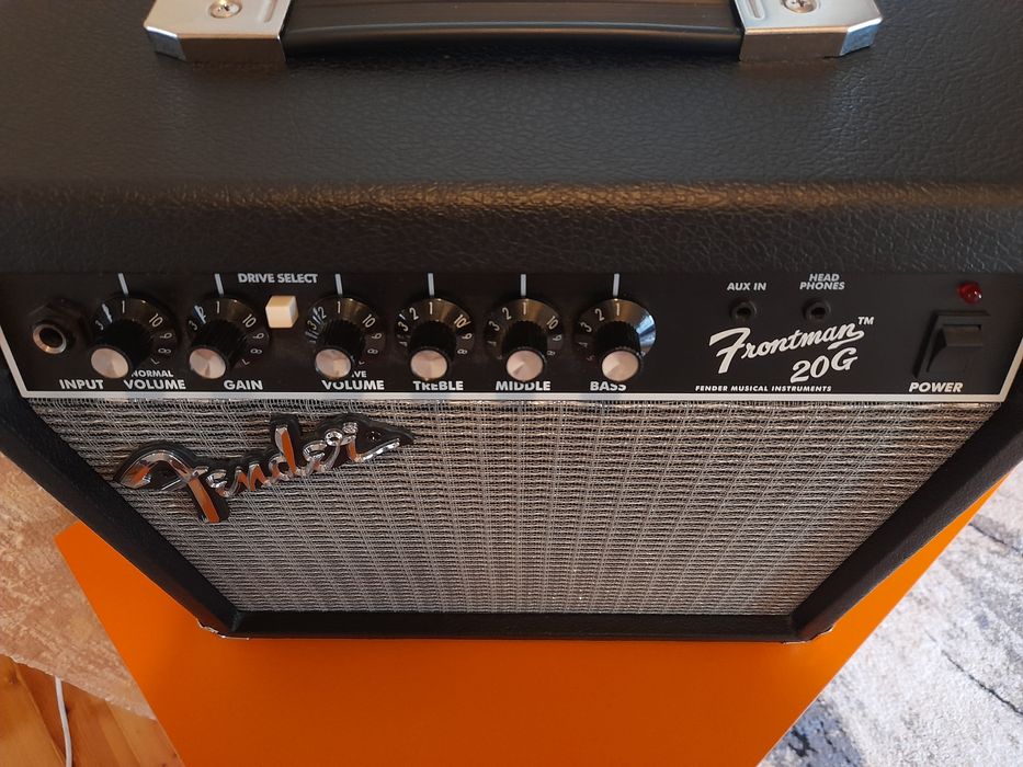 ПРОДАВА СЕ! Китарен Усилвател FENDER FRONTMAN 20G в безупречно състояние.