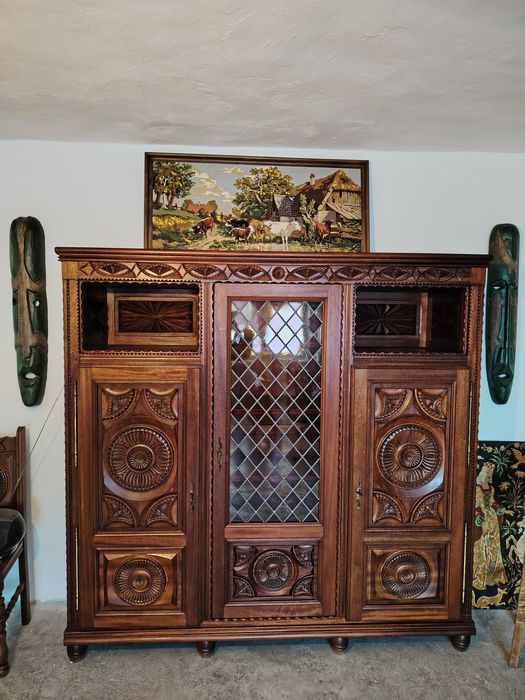 Mobilier din lemn masiv vintage, comodă, bufet , biblioteca
