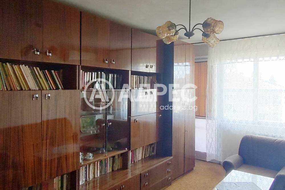 Продава се Двустаен апартамент в Ямбол, Център - 65 кв.м за 1177 €/кв.м - Снимка #1