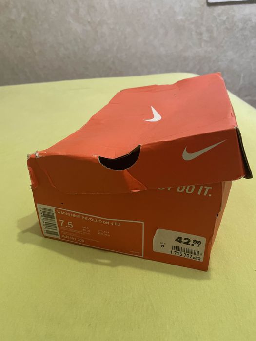 Маратонки NIKE Revolution 4 НОВИ