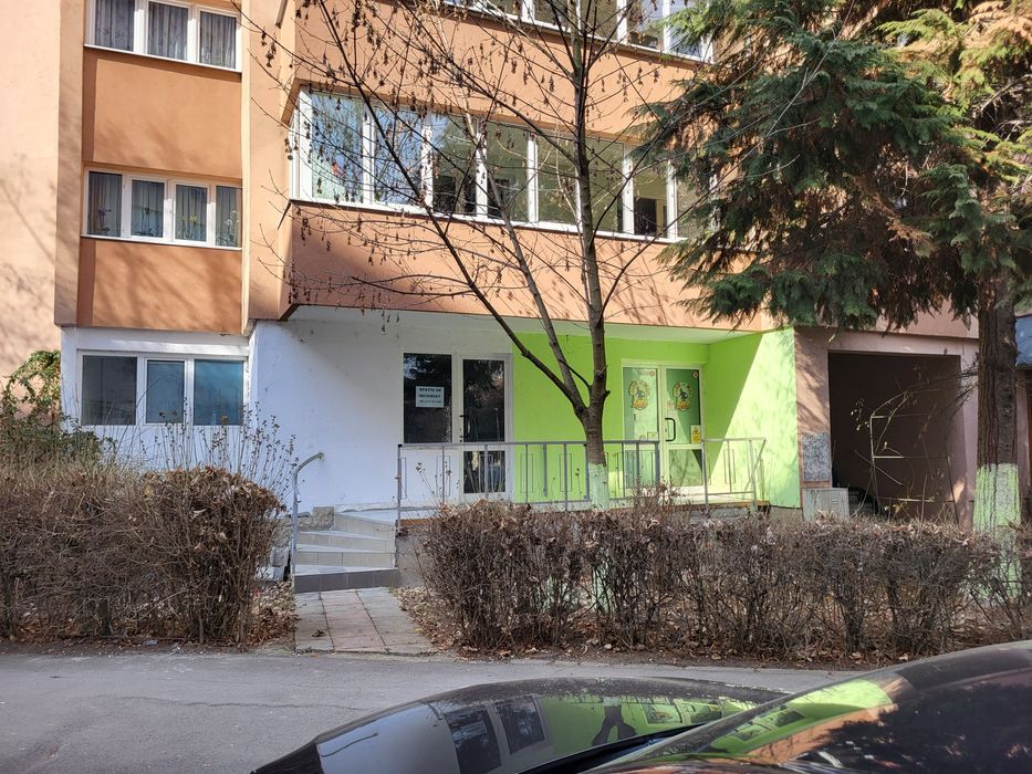Închiriez  un spațiu comercial la parter de bloc în Târgu Mureș