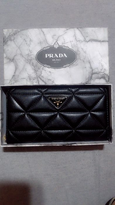 Portofel dama Prada!