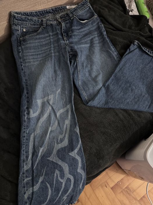 Щамповани дънки Bershka