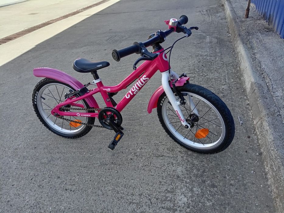 Vând bicicleta din aluminiu, foarte ușoară pentru copii