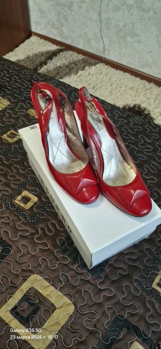 Босоножки женские