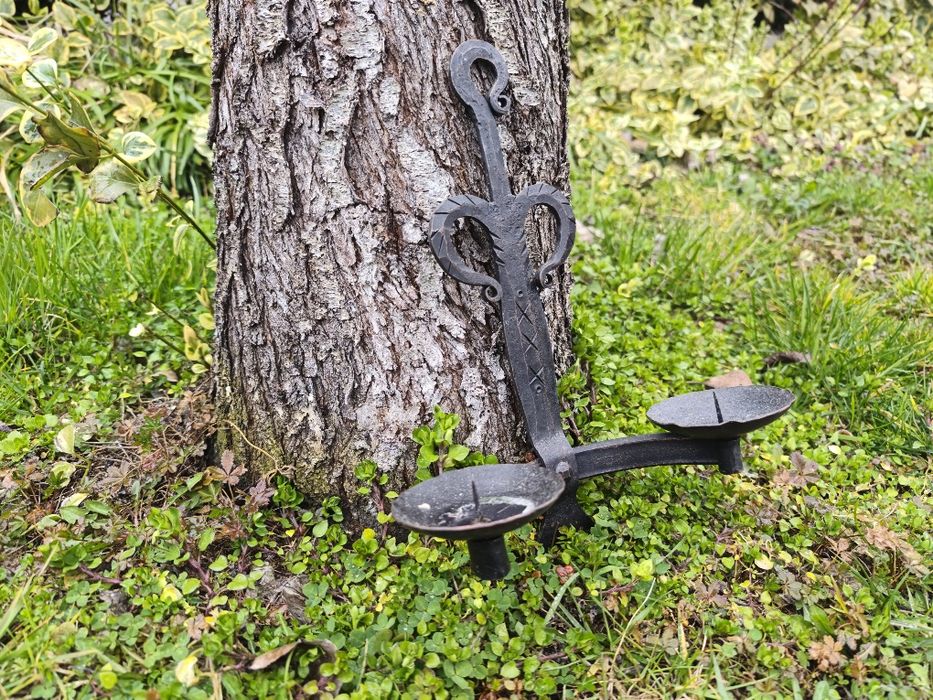 Ръчно кован меден свещник