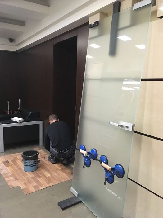 РЕМОНТ РЕГИЛИРОВКА УСТАНОВКА стеклянные двери и витражи!