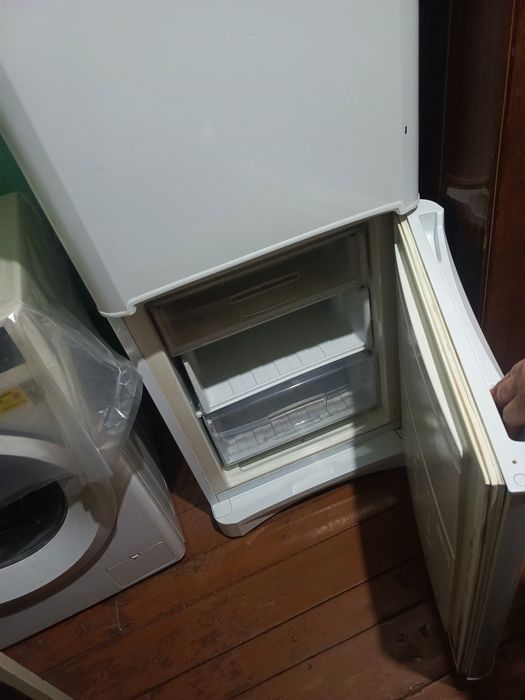 Холодильник почти новый