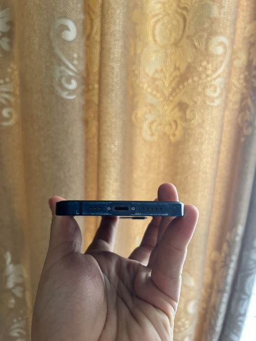 Iphone 12 blue .