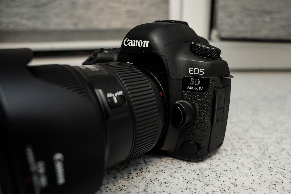 Продам Canon 5D Mark IV